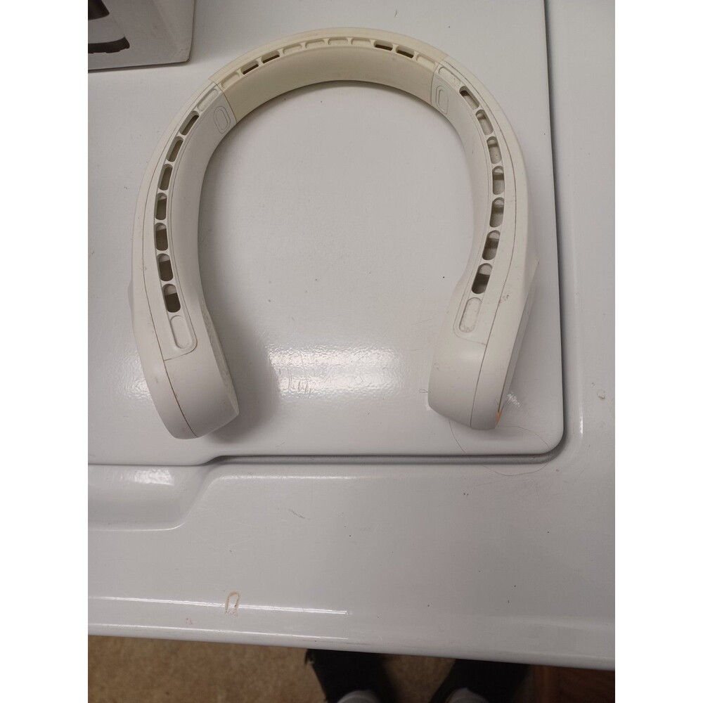 Arctic Air AAFR-1 Freedom Wearable Neck Cooler and Air Cooler - White...
